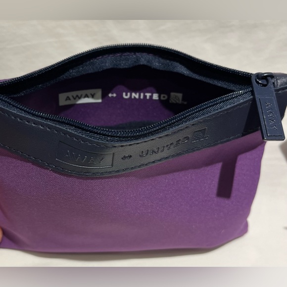 United Airlines AWAY In Flight Amenity Kit - Picture 4 of 9